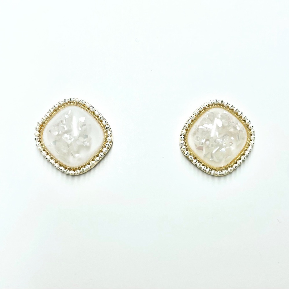 1pair White Resin and Gold Accent Stud Earrings, Square White & Gold Shimmering